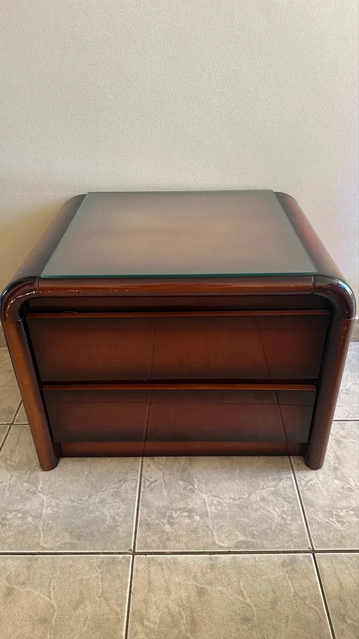 Cama de casal com colchão + 2 criados mudos e 1 espelho - Foto 2