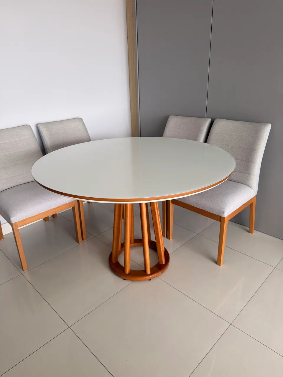 Mesa de Jantar Redonda 1,50m com 4 Cadeiras - Nova, Nunca Utilizada - Foto 4