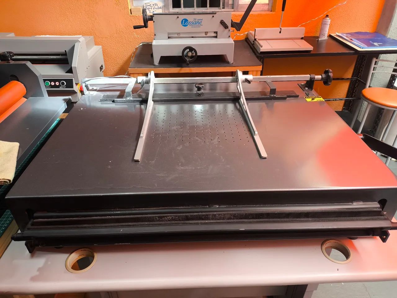 Mesa de Sucção com fechador de capas