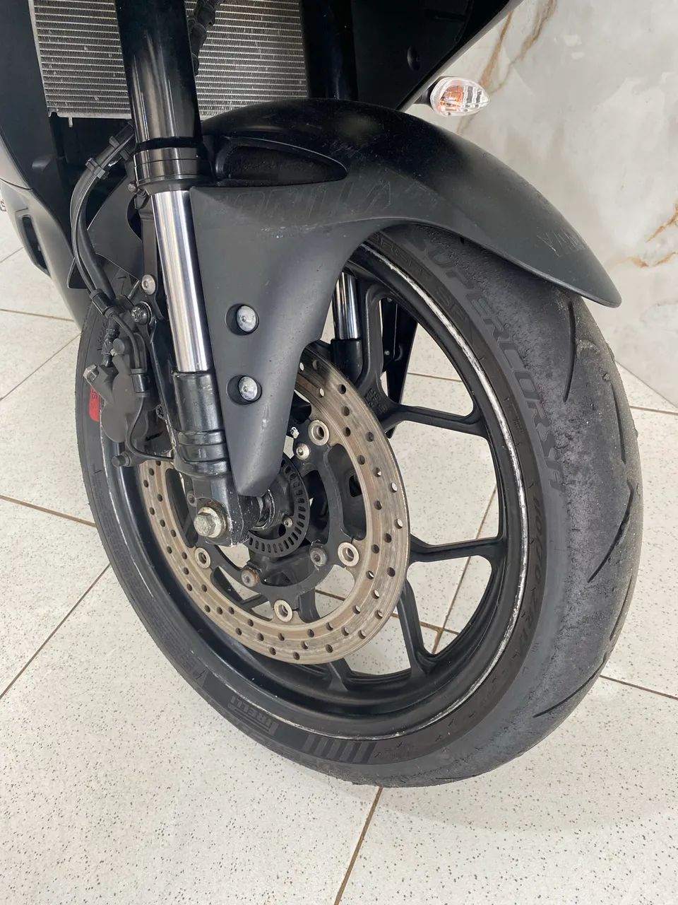 YAMAHA R3 2025 - Foto 4