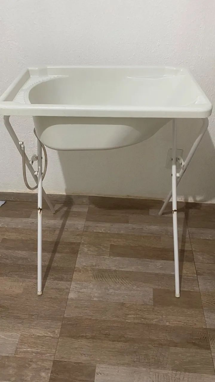 Banheira com suporte semi nova