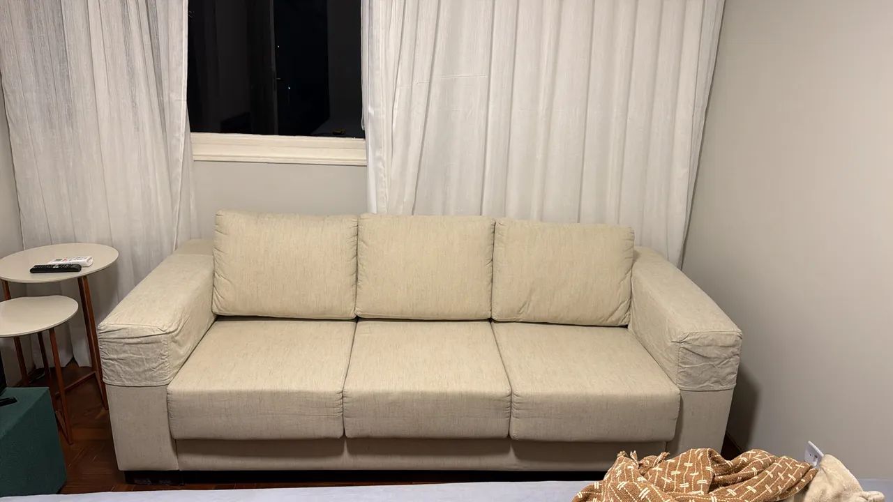 Vendo sofá 3 lugares com chaise, tecido linho, excelente estado - Foto 2