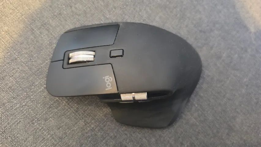 Mouse MX Master 3 + case - Usado, excelente estado - Foto 2