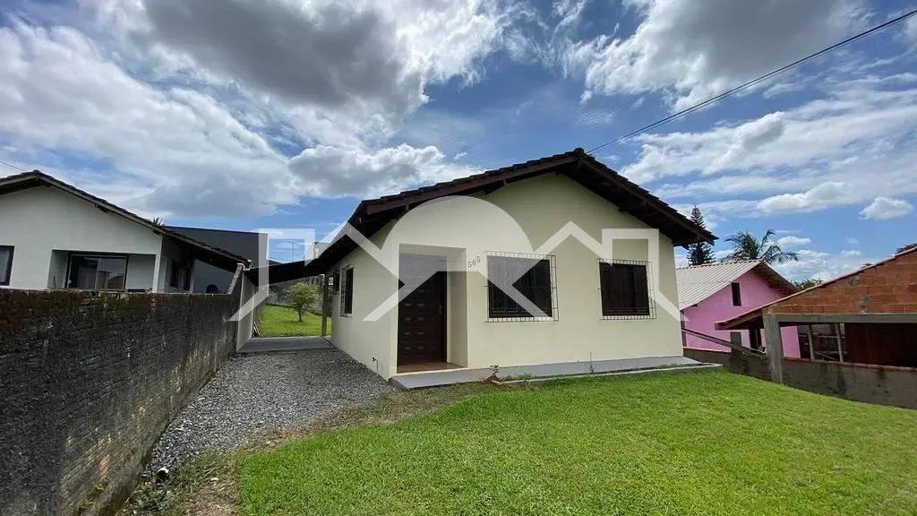CASA COM 02 DORMITÓRIOS NO PETROPOLIS !