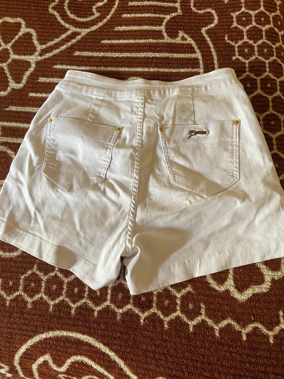 Vendo bermuda branca 