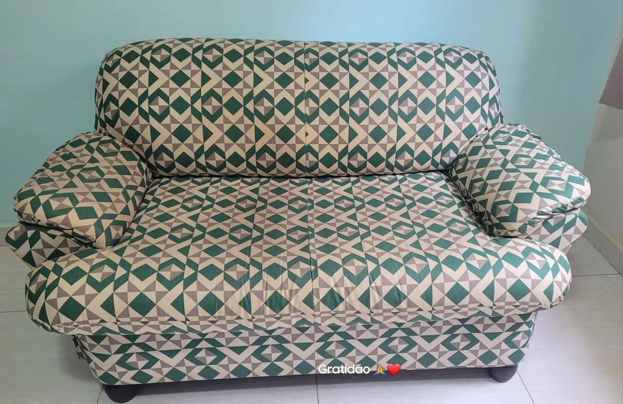 Vendo 2 sofás 1 de 3 lugares cor lisa e 1 de 2 lugares cor estampado - Foto 2