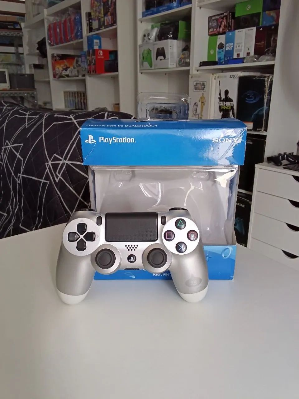 Vendo Controle Ps4 Prata Dragon Quest Semi novo - Foto 3