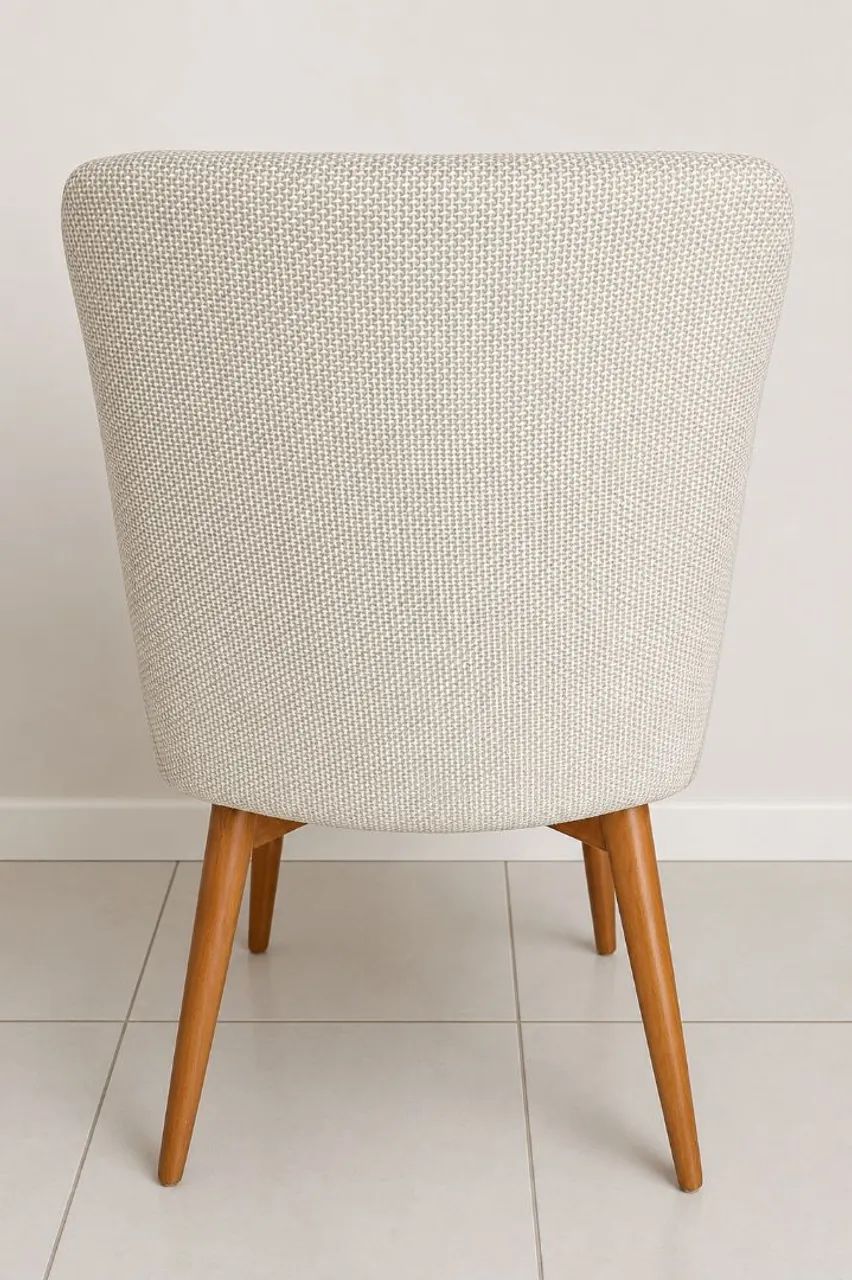 Cadeira Estofada com Braços - Design Sofisticado e Excelente Conforto (usada) - Foto 2