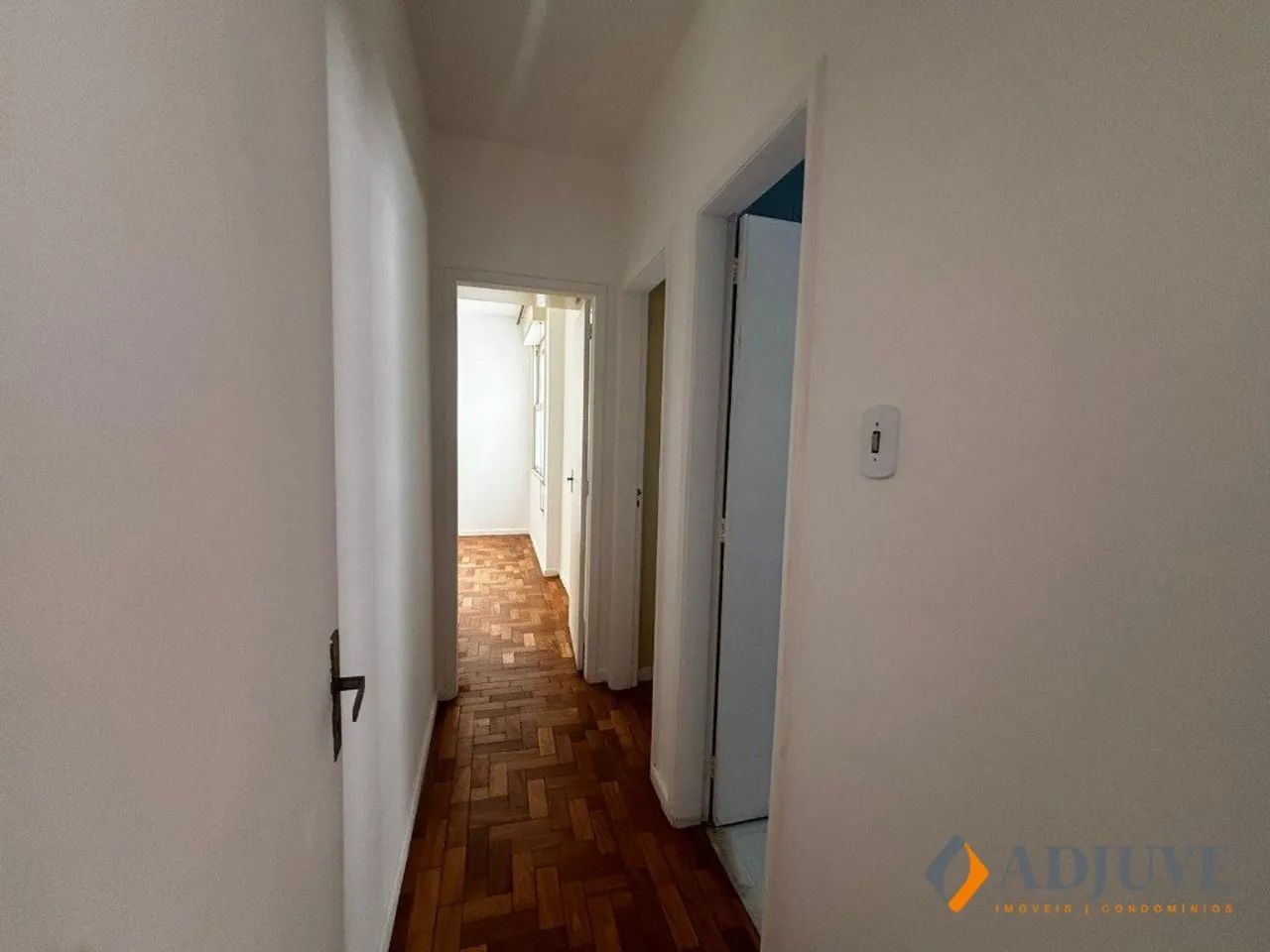 APARTAMENTO BEM ILUMINADO COM DOIS QUARTOS NO CENTRO - Foto 3