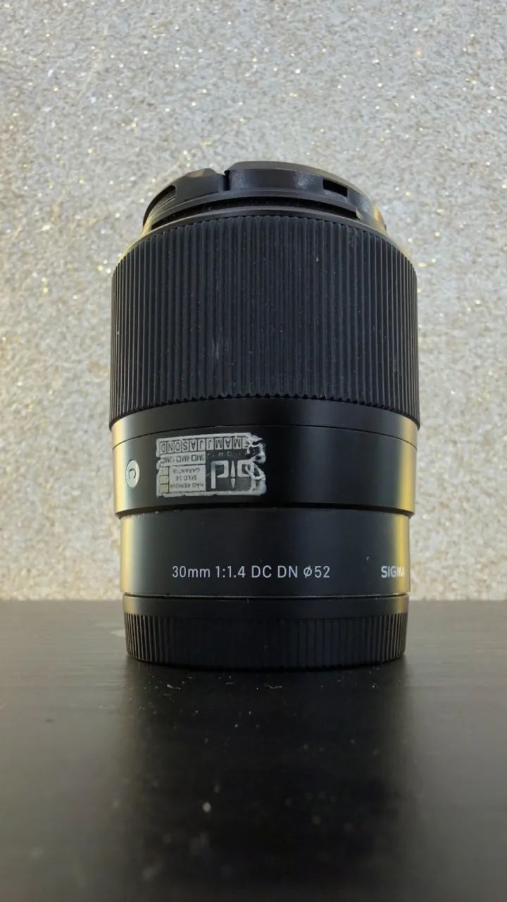 Sigma 30mm f/1.4 DC DN Contemporary Sony E - Lente APS-C com Caixa