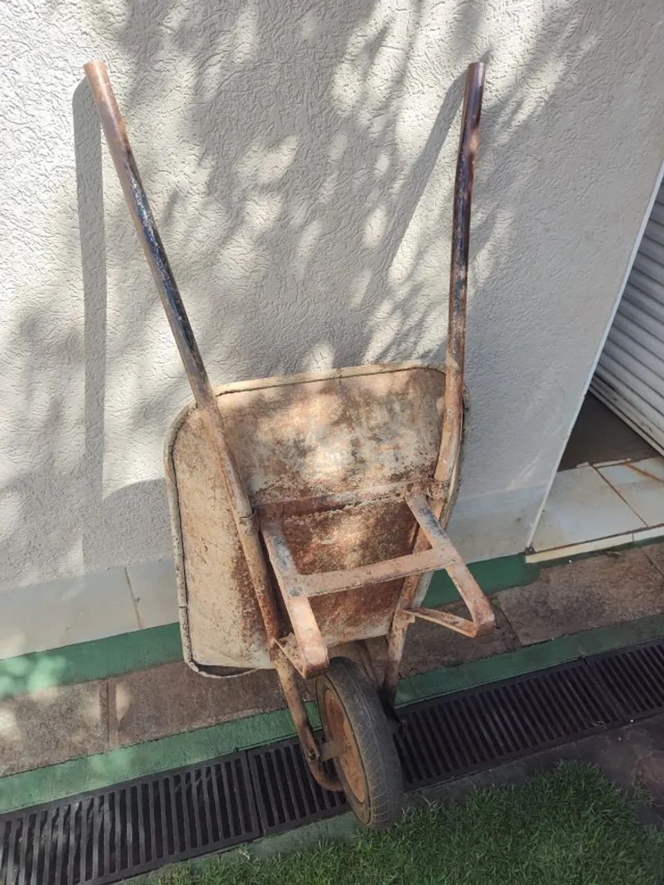 carrinho de mão usado - Tratores e máquinas agrícolas - Ceilândia ...