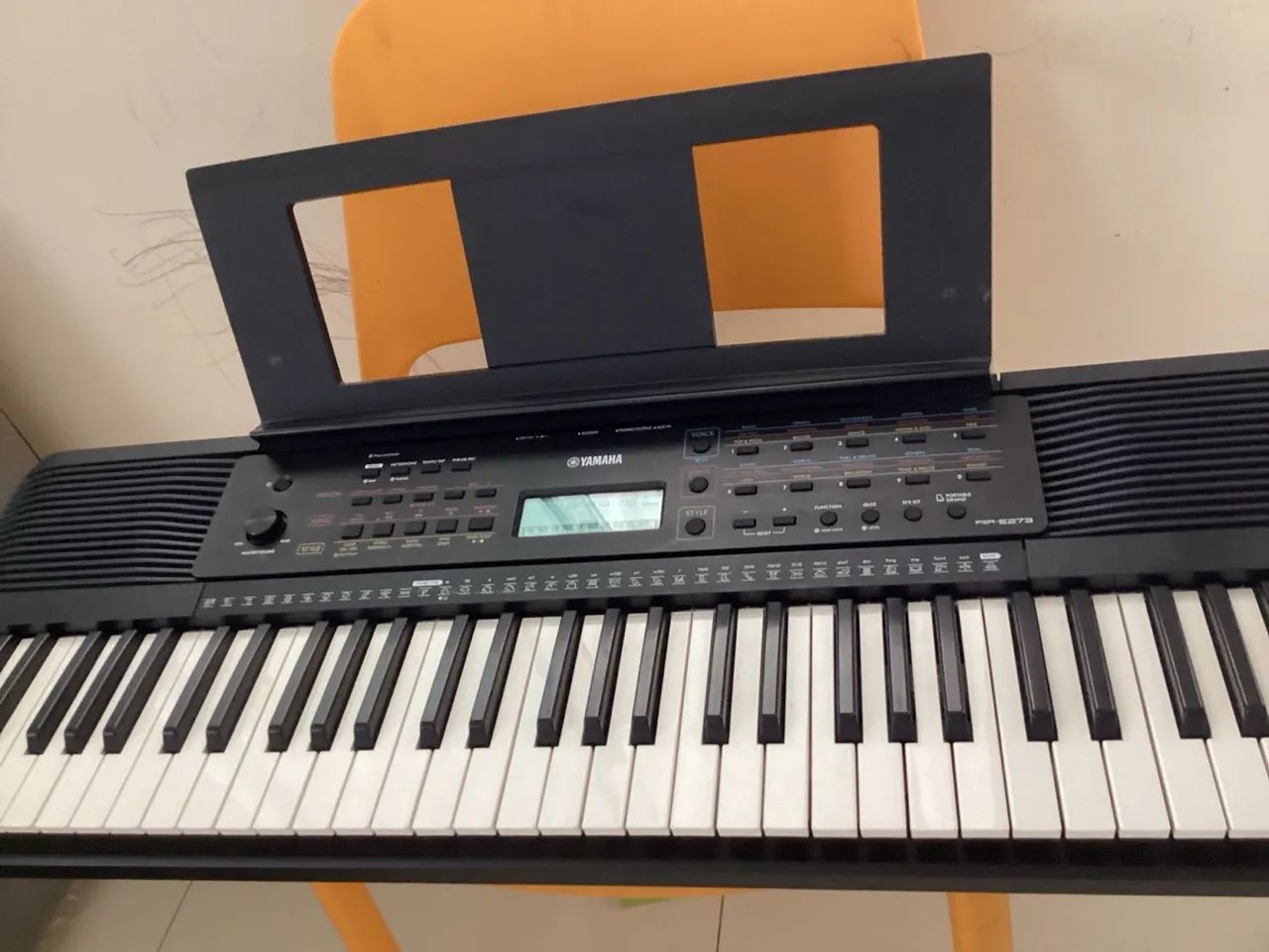 Teclado YAMAHA E273 (muito novo) - Foto 4