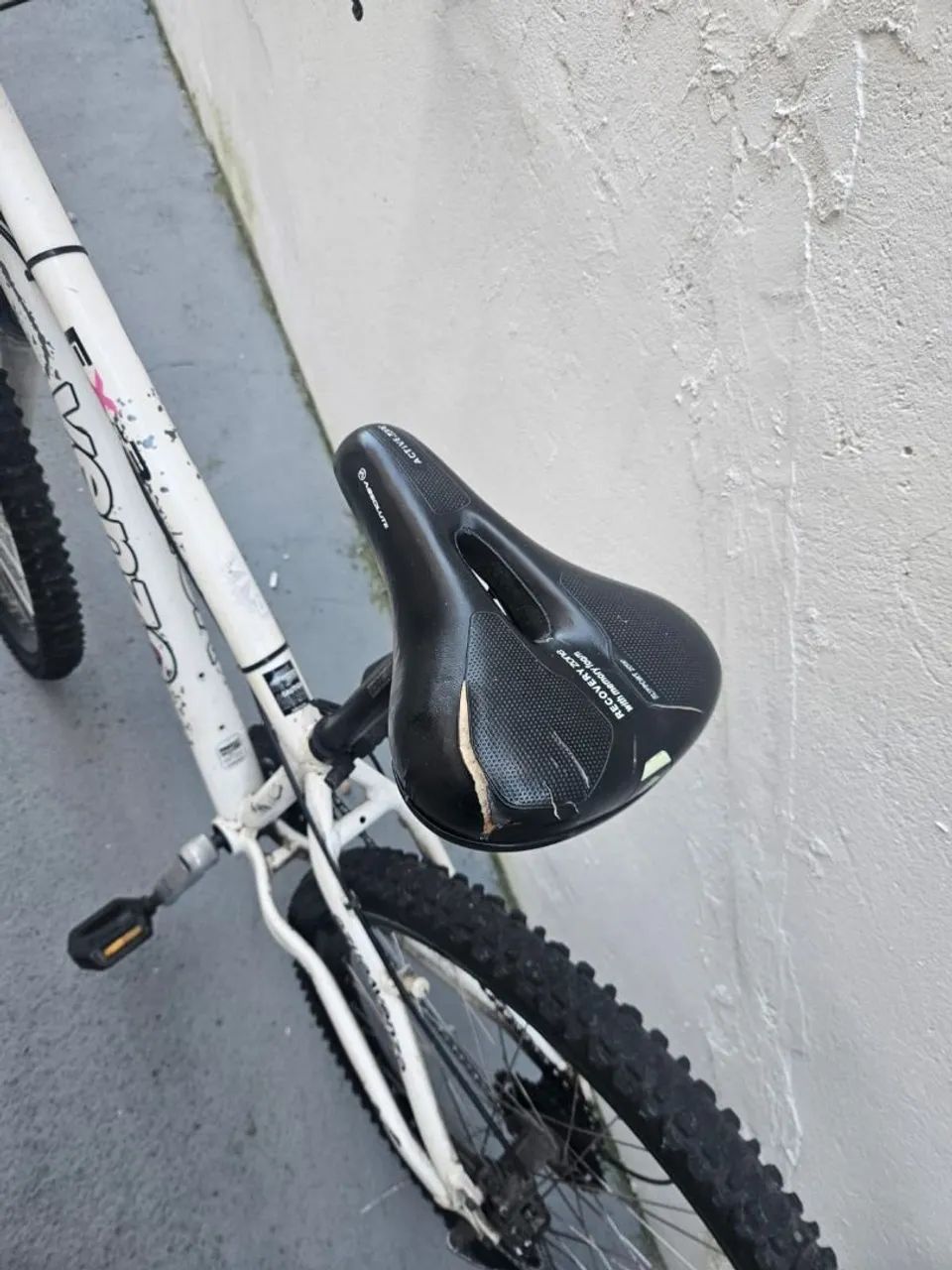Bicicleta aro 26 + capacete - Foto 4