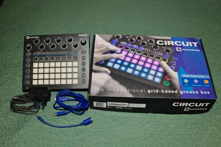 Novation Circuit グルーヴボックス Sintetizador/Groovebox Novation Circuit - Instrumentos musicais