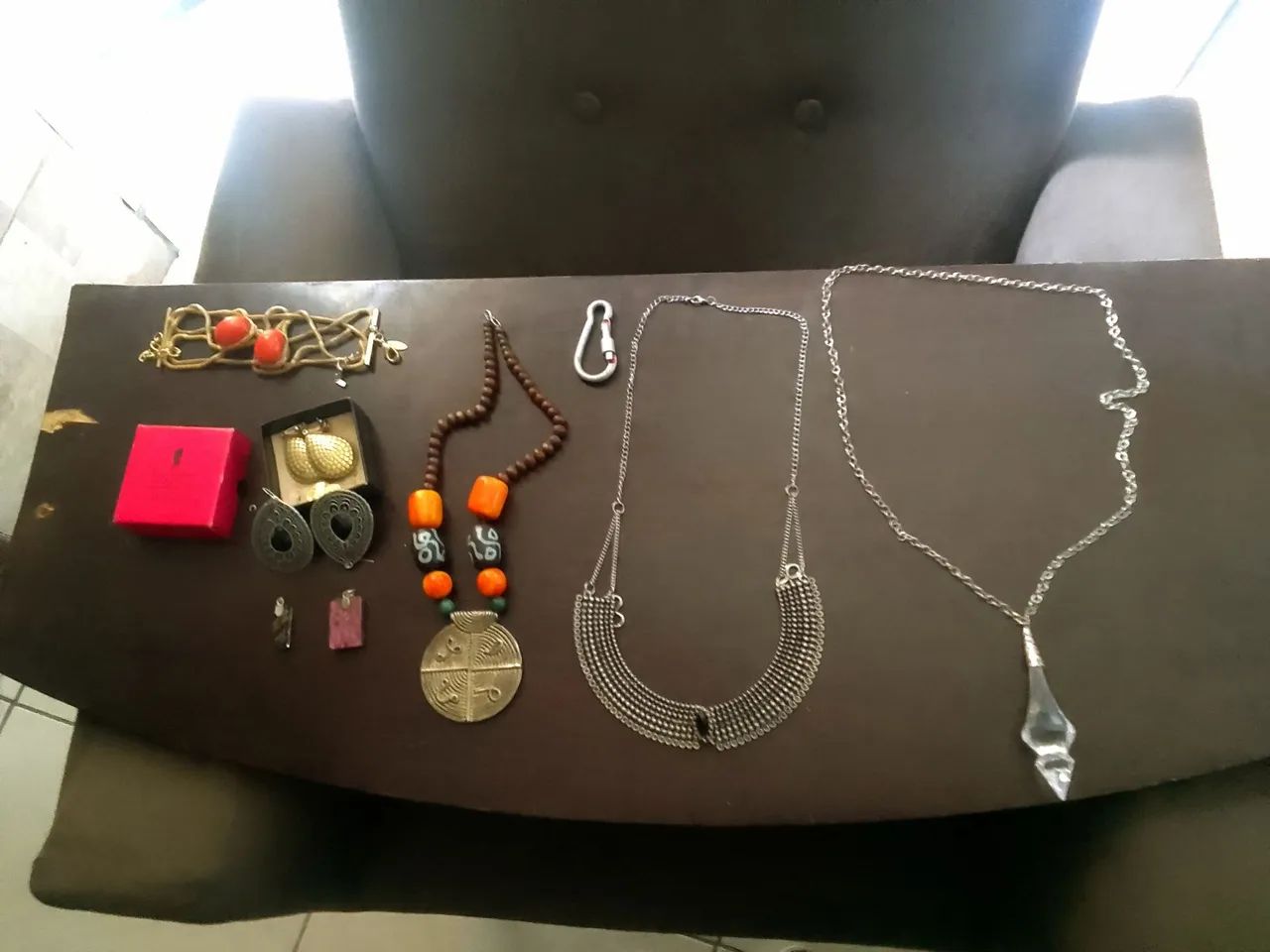 Conjunto de acessórios: colares brincos e pulseira - Foto 4