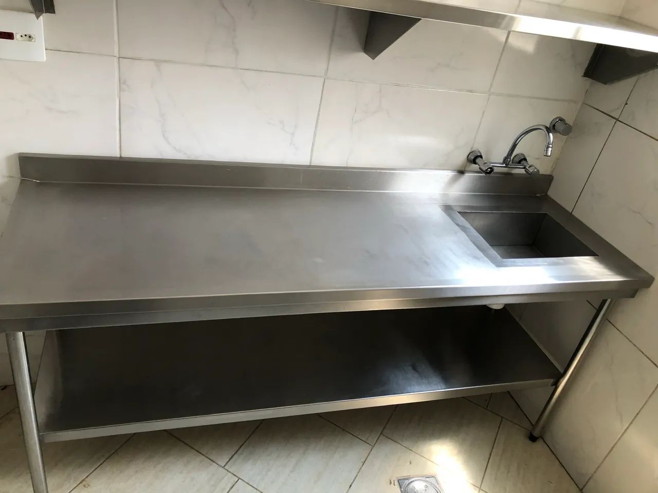 Banca de inox com pia e prateleira  - Foto 4