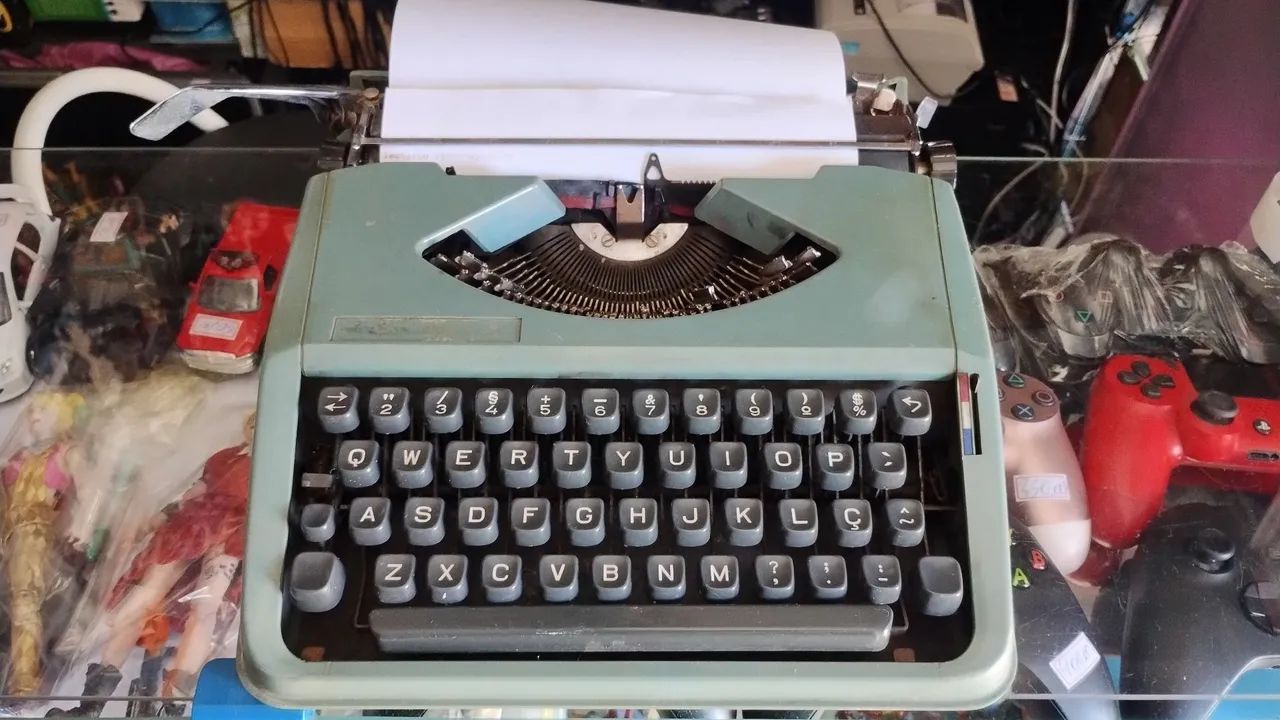 Máquina de escrever usado 