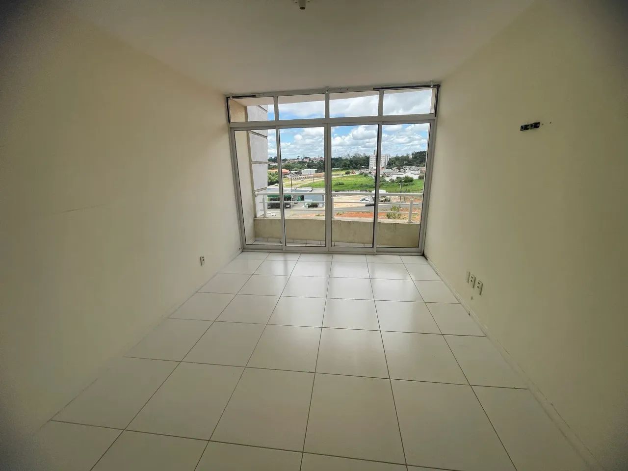 Otimo apartamento com 02 quartos , cozinha com armarios em uvaranas - Foto 5