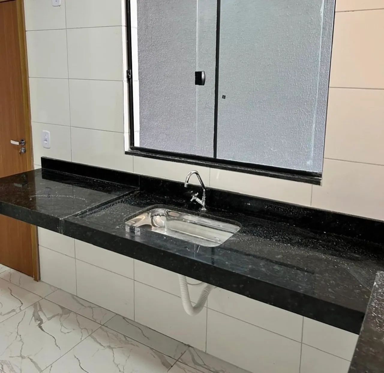 CASA A VENDA, DISPONÍVEL PRA PARCELAMENTO 