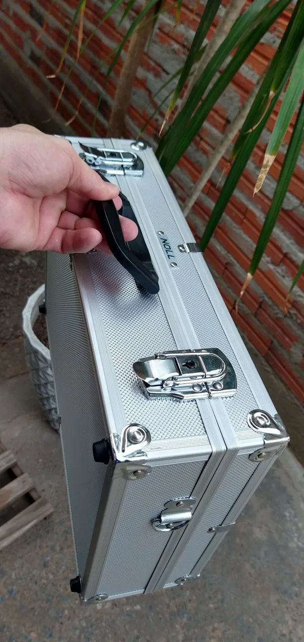 Vendo uma maleta de alumínio  - Foto 3