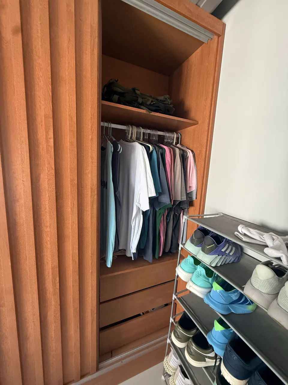 Guarda roupa 3 portas com 1 espelhada - Foto 4
