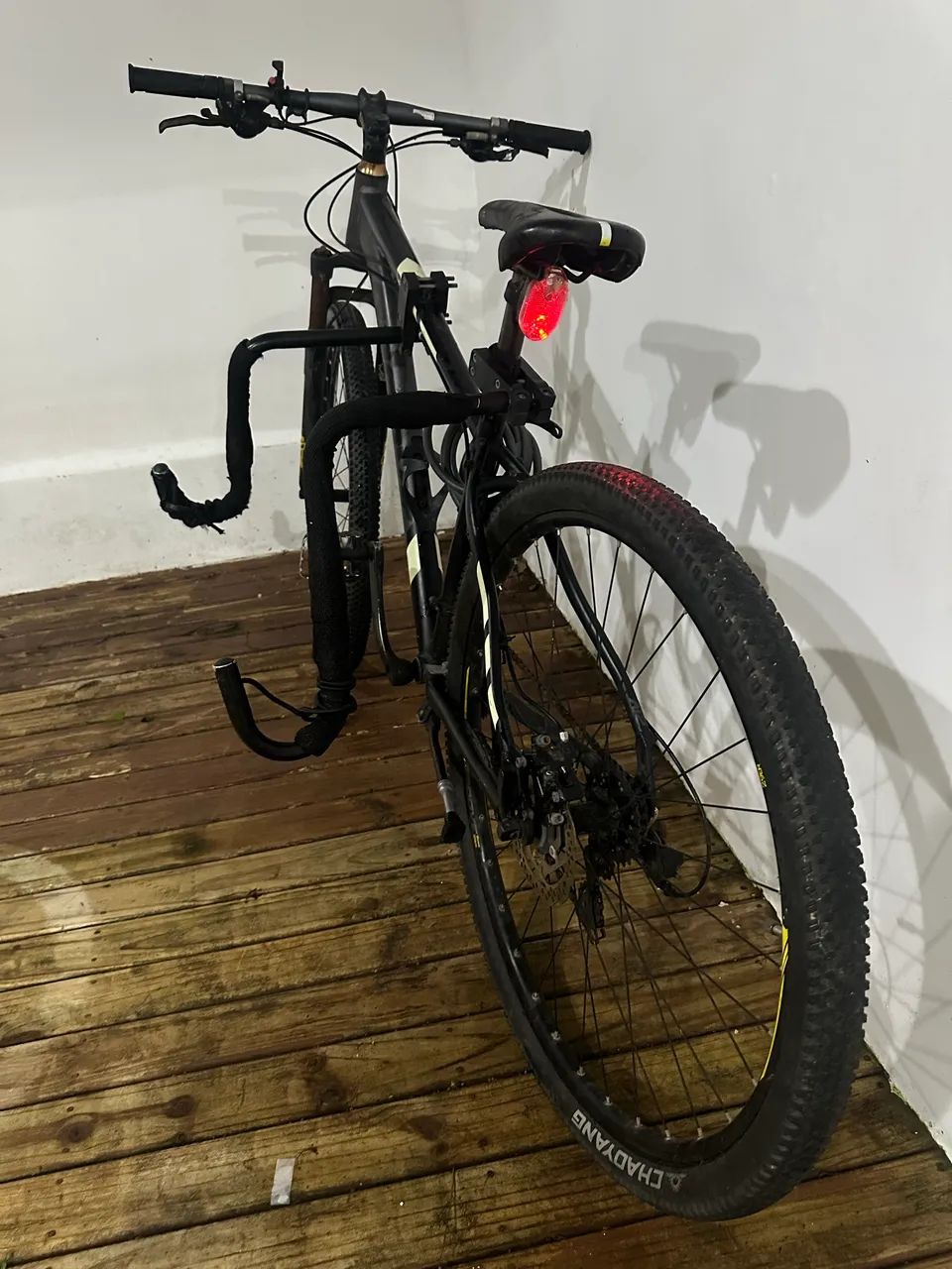Bicicleta Groove Hype Aro 29 + Suporte de Prancha e Capacete - Foto 2