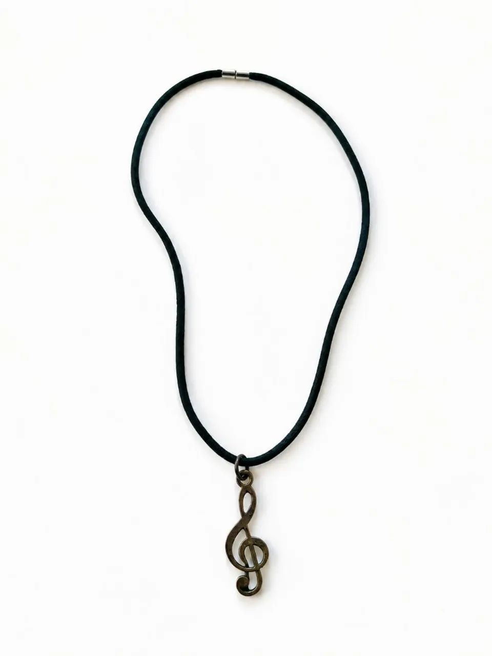 Colar com Pingente Clave de Sol - Cordão Preto