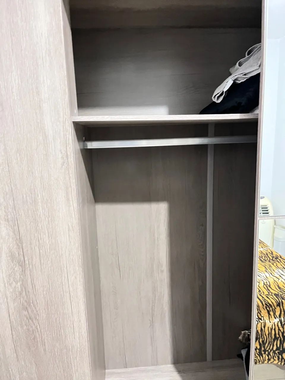 Guarda roupa com espelho 