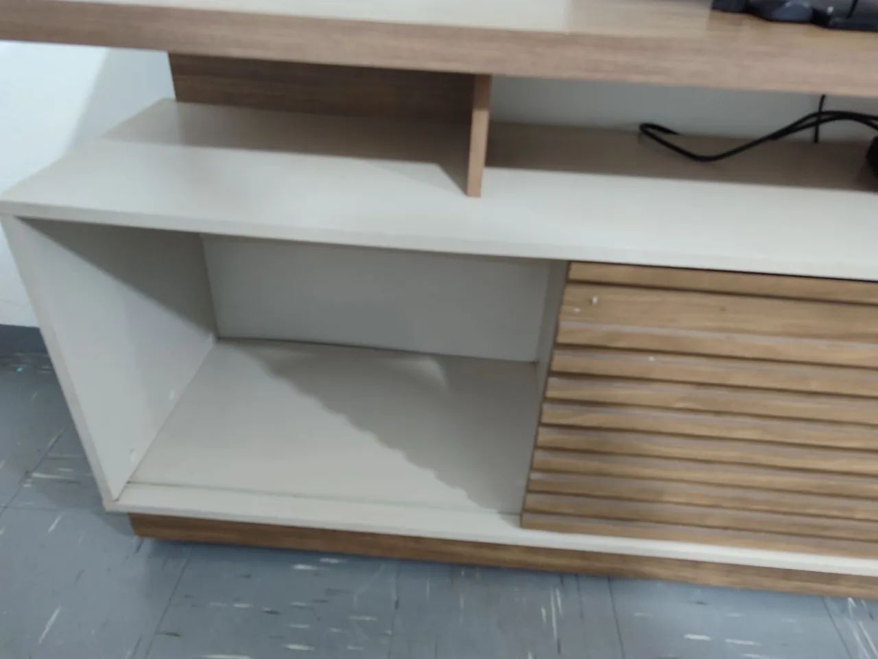 ESTANTE HACK COM PAINEL MARROM BEGE - Foto 4