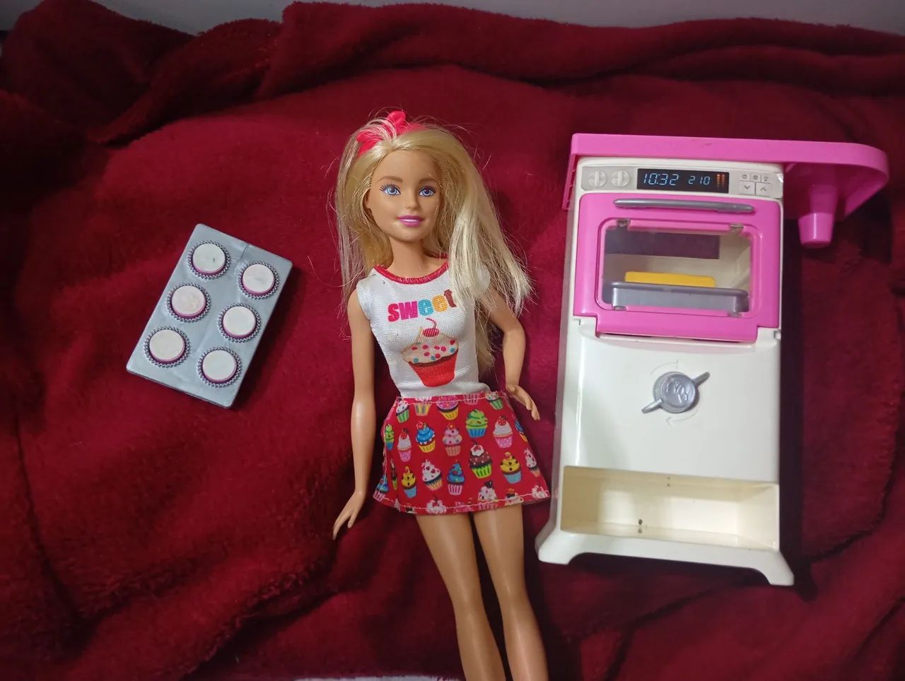 Boneca Barbie Confeiteira Com Fogão E Acessórios De Cupcake - Foto 3