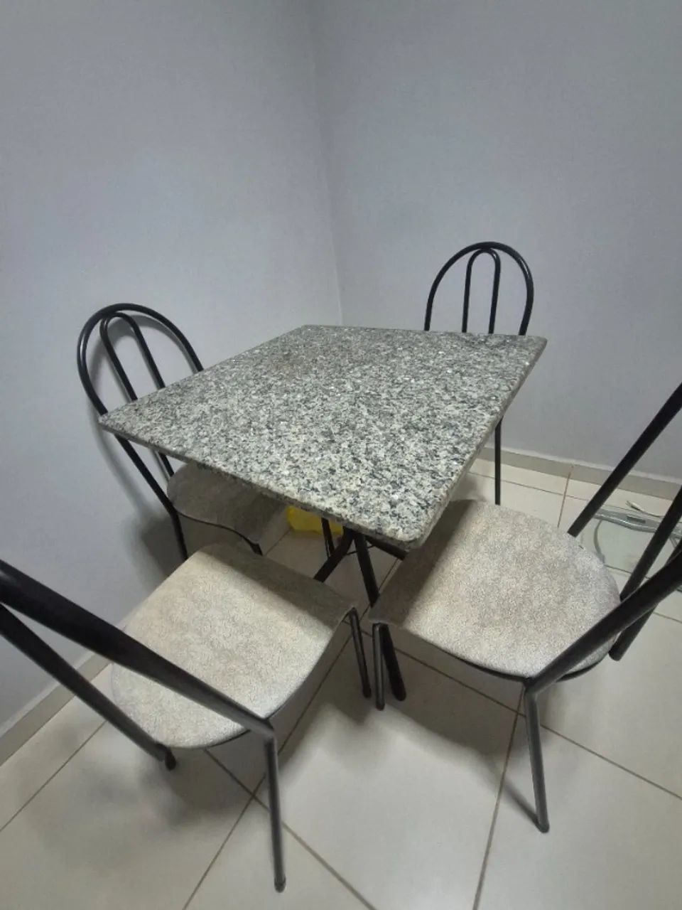 Mesa de jantar de mármore 