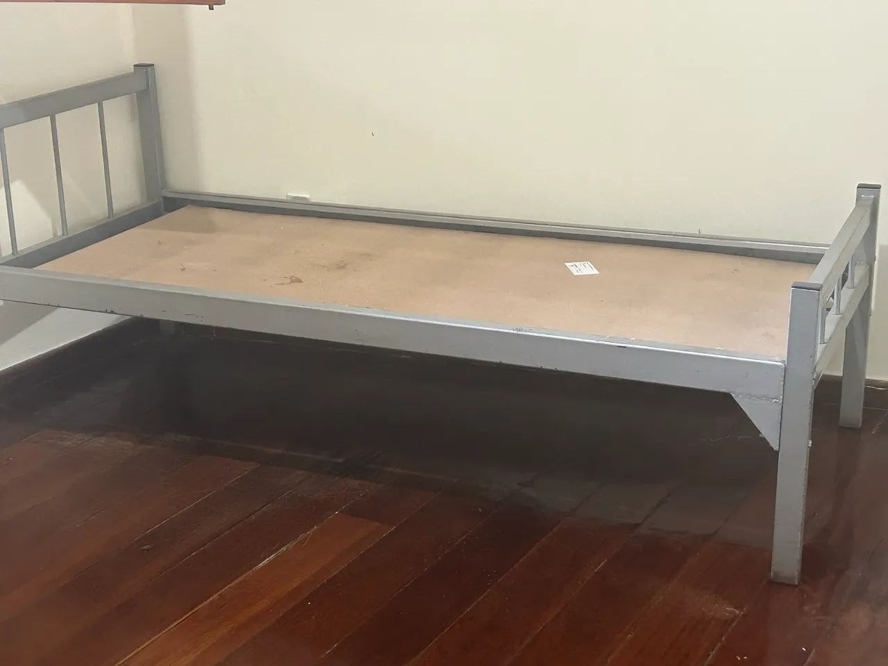 Cama de FERRO TIPO HOSPITALAR MUITO  FORTE E NOVA  - Foto 4