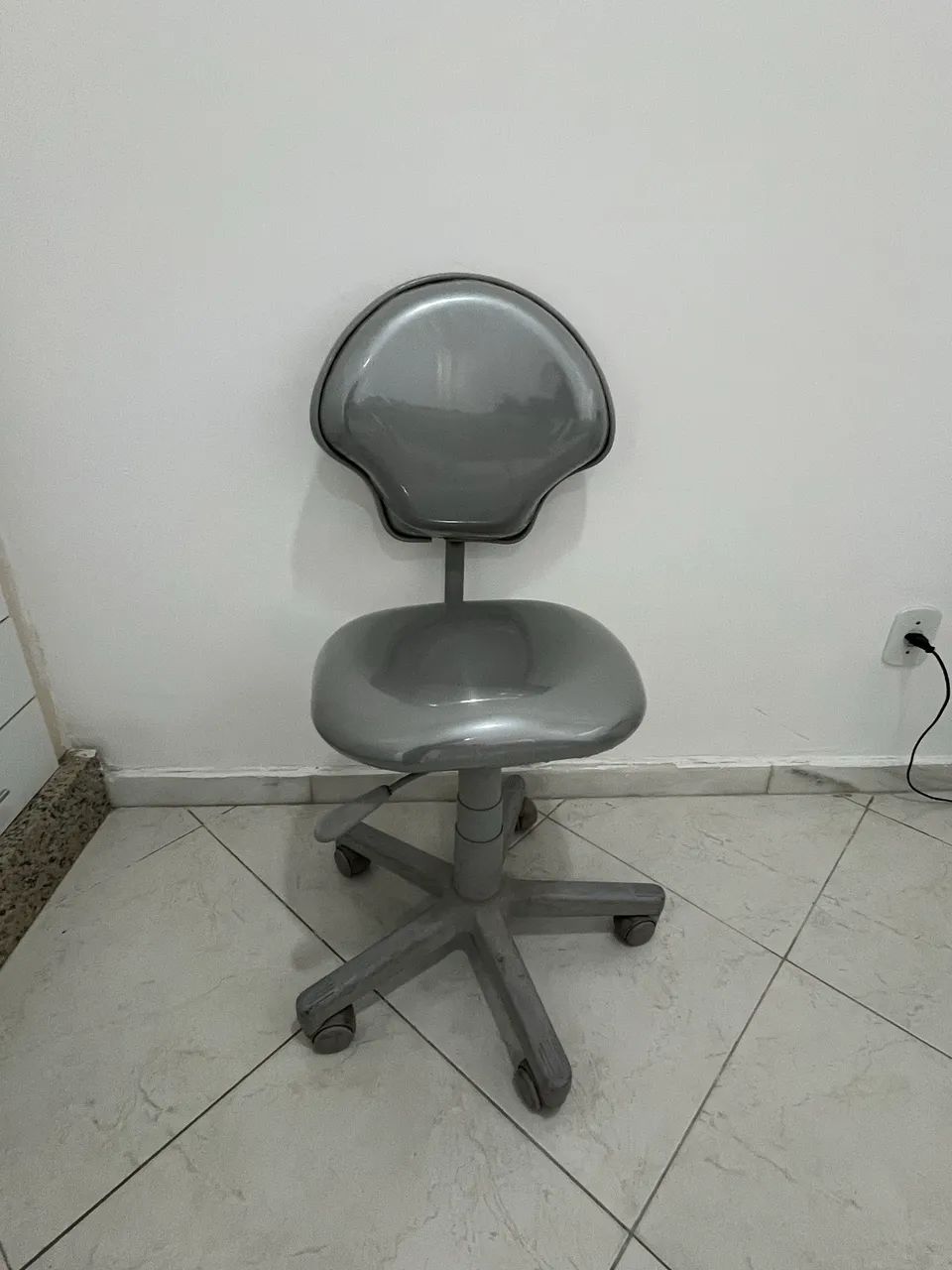 Cadeira Odontológica com mochos  - Foto 3