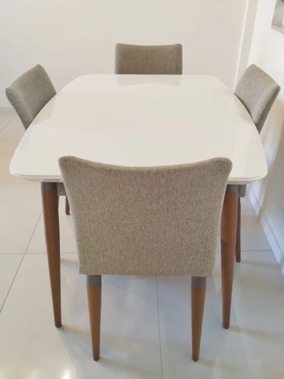 Conjunto de Jantar Mesa Retangular com Vidro e 4 Cadeiras Natural com Cinza. - Foto 2