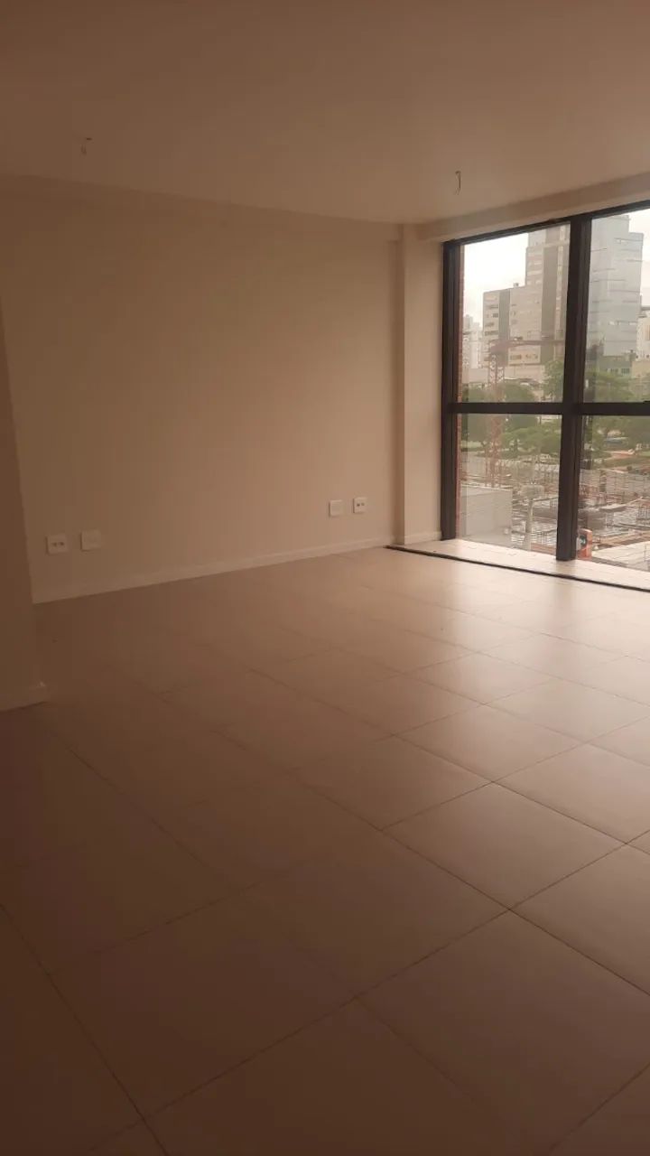 SALA COMERCIAL COM GARAGEM ED. GONDIN COM VISTA DO MAR. 36M²