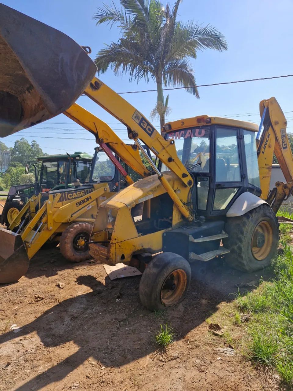 Retroescavadeira JCB 3c ano 2007 tração 4x2 sem motor 