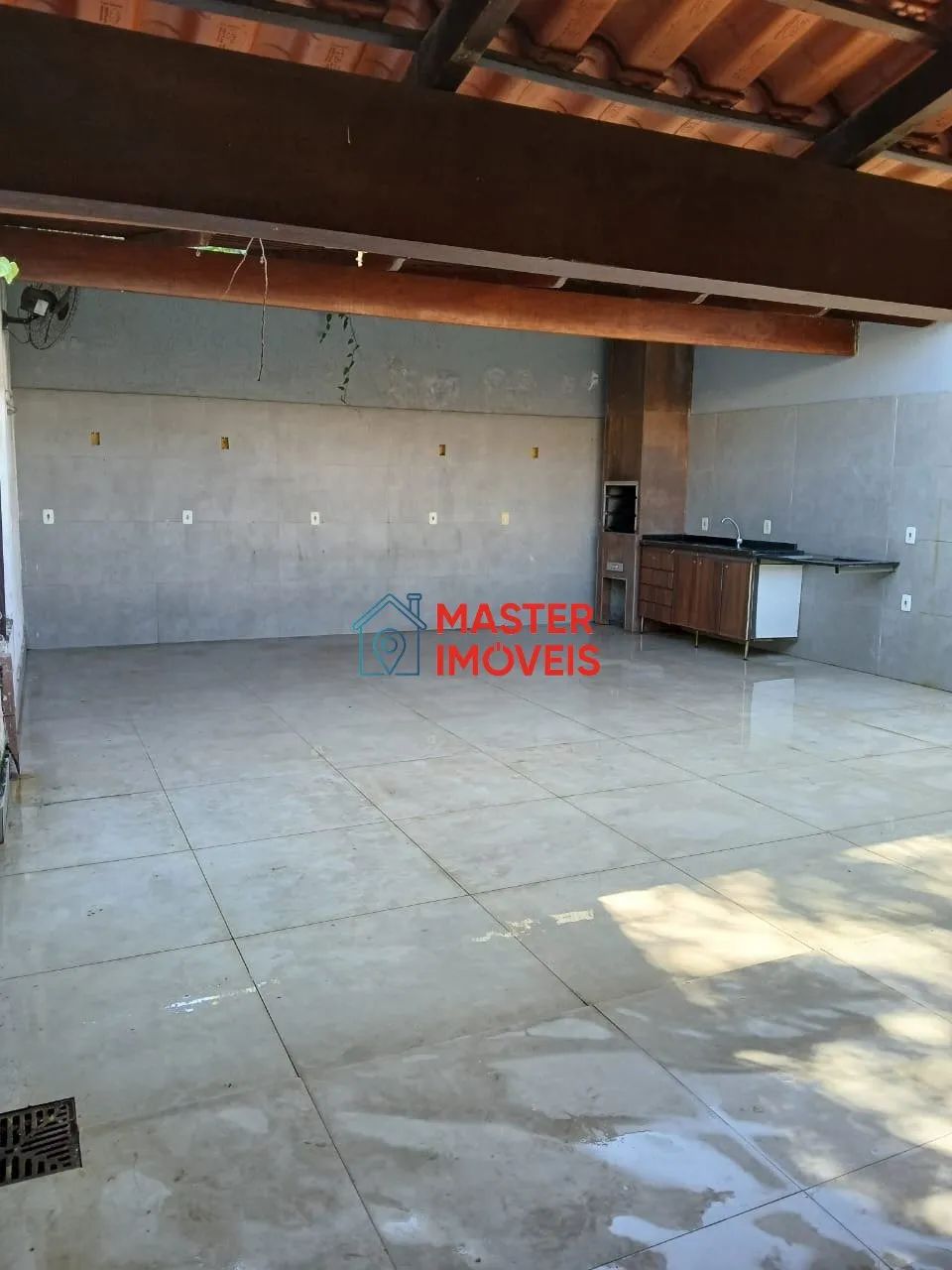 CASA DE 3 QUARTOS E 5 VAGAS A VENDA - Foto 2