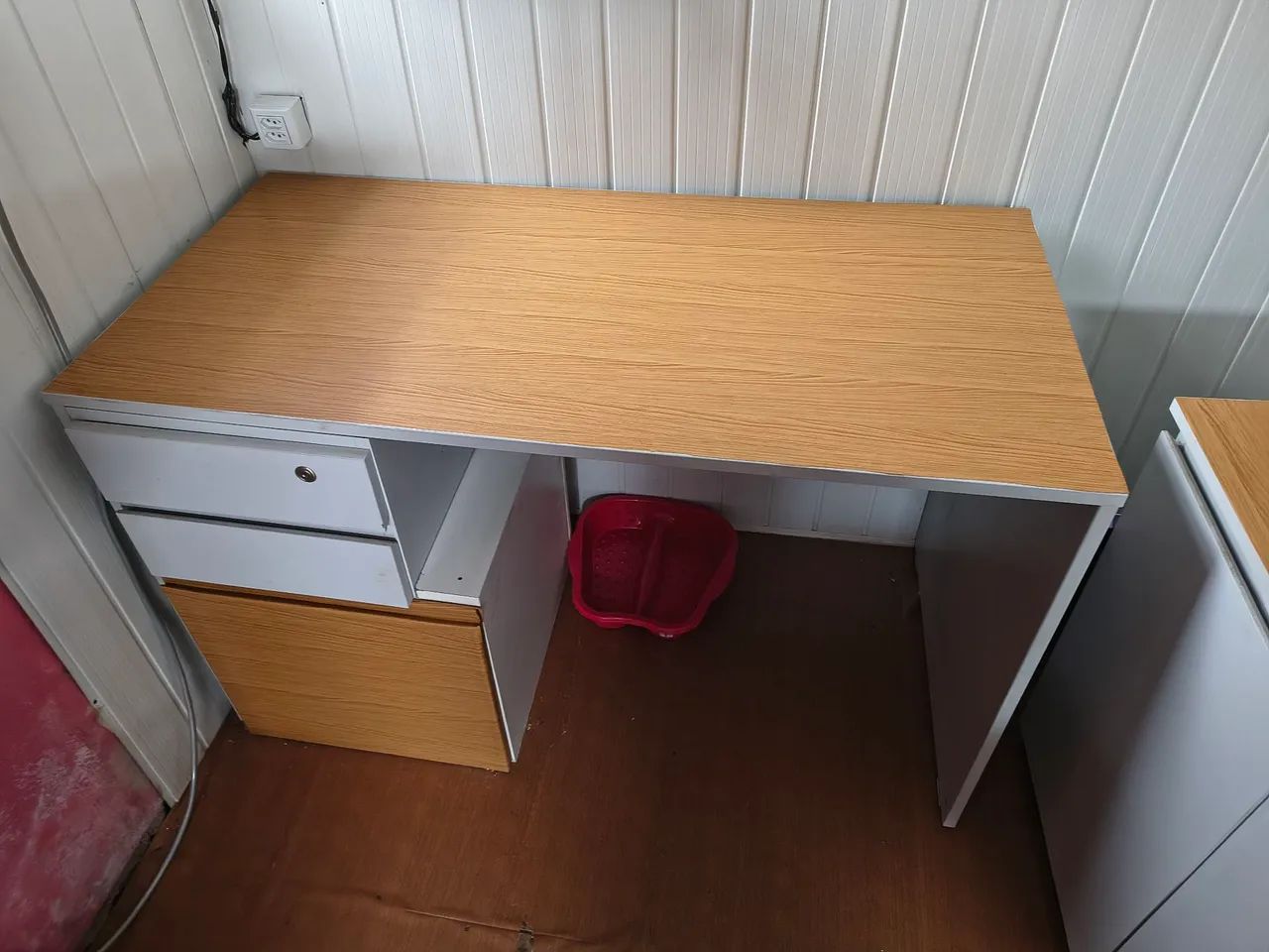 Mesa de escritório e balcão 