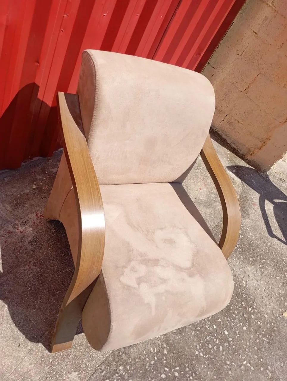 Poltrona em Suede e madeira  - Foto 4