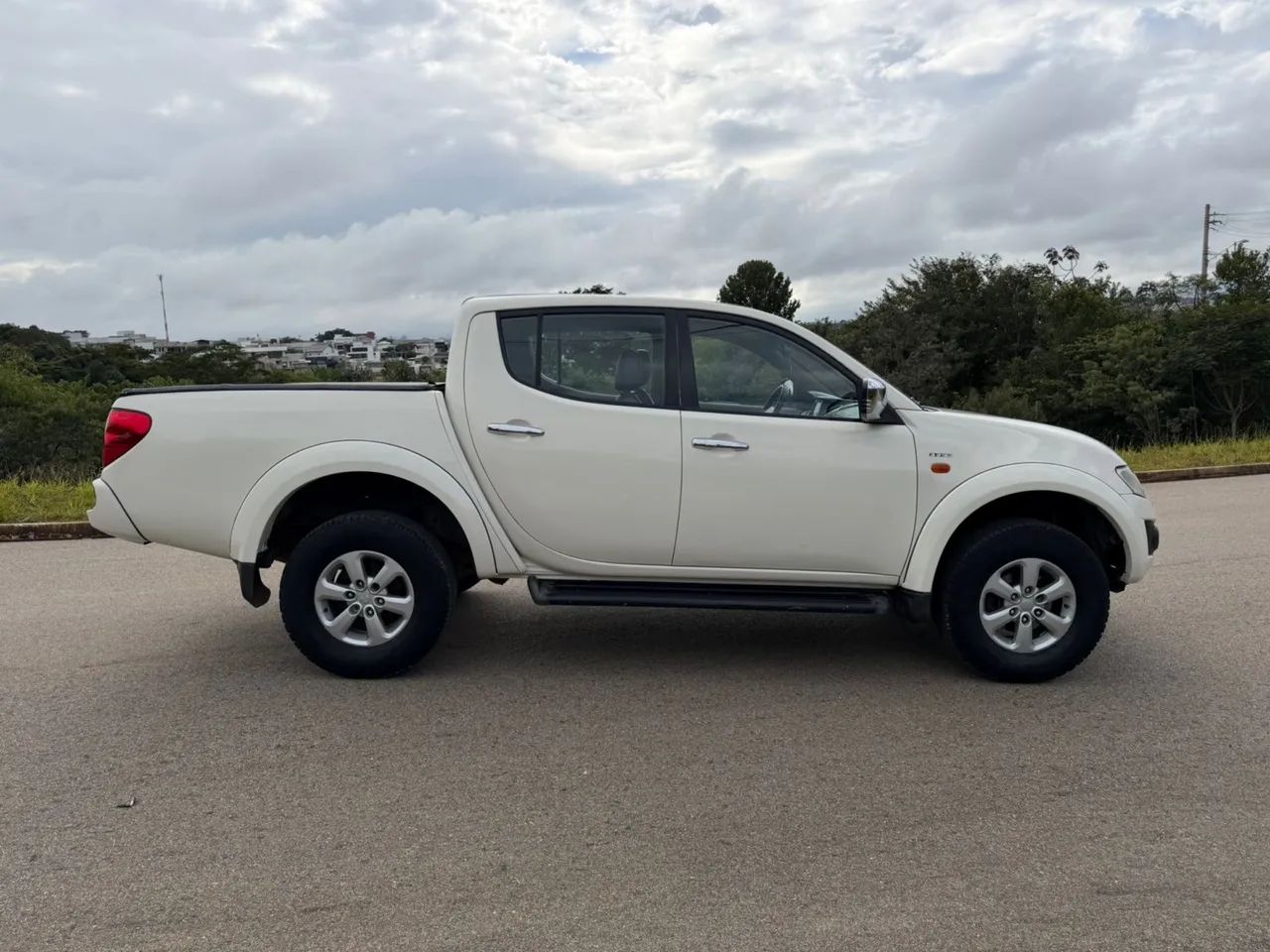 Mitsubishi L200 Triton HPE 3.2 CD TB Int.Diesel Aut, foto 5 de 10