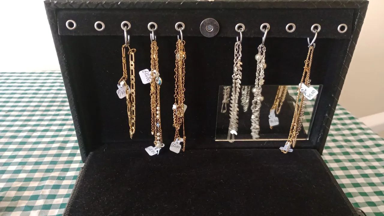 Maleta com semi joias novas  - Foto 4