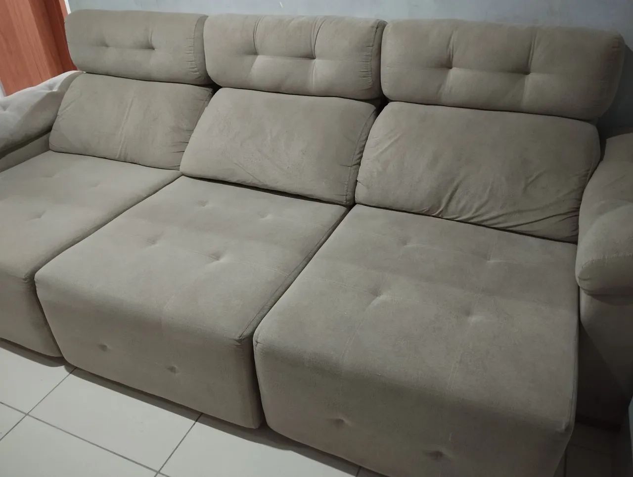 Sofá semi novo pra vender rápido, no preço 1.100 zap * - Foto 2