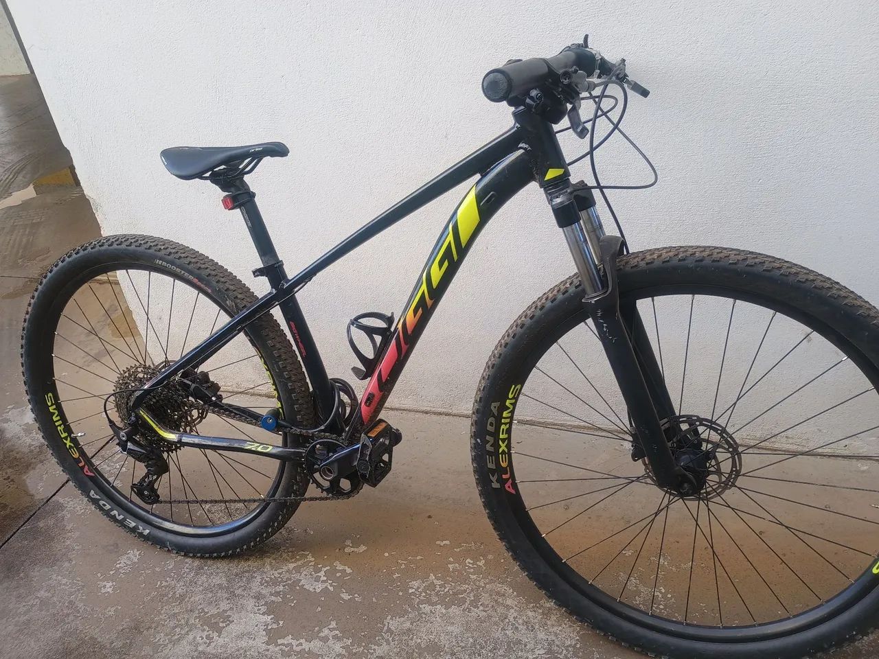 Vendo baik aro 29 com transmissão deore pneus 80%