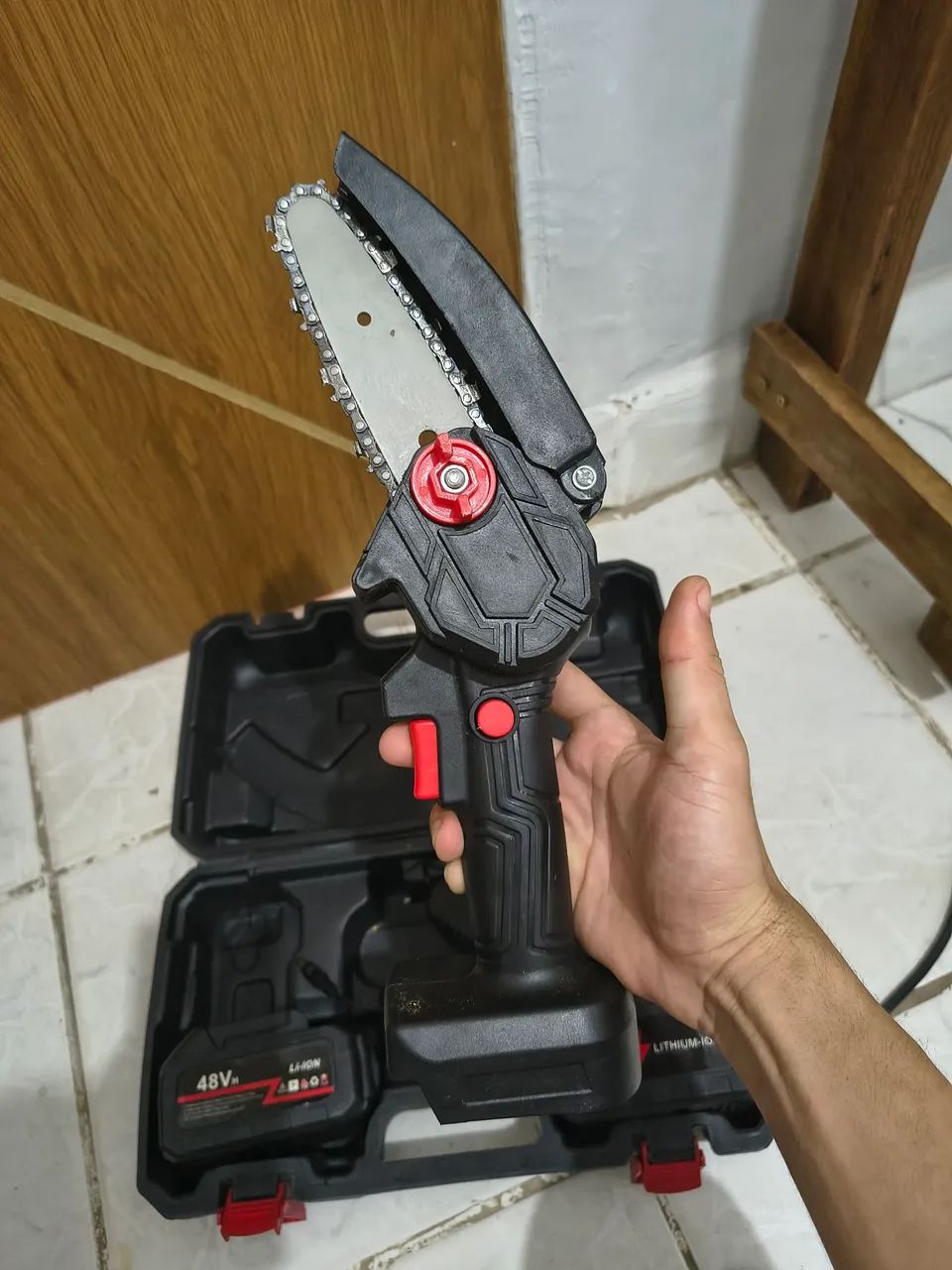 Mini serra elétrica 