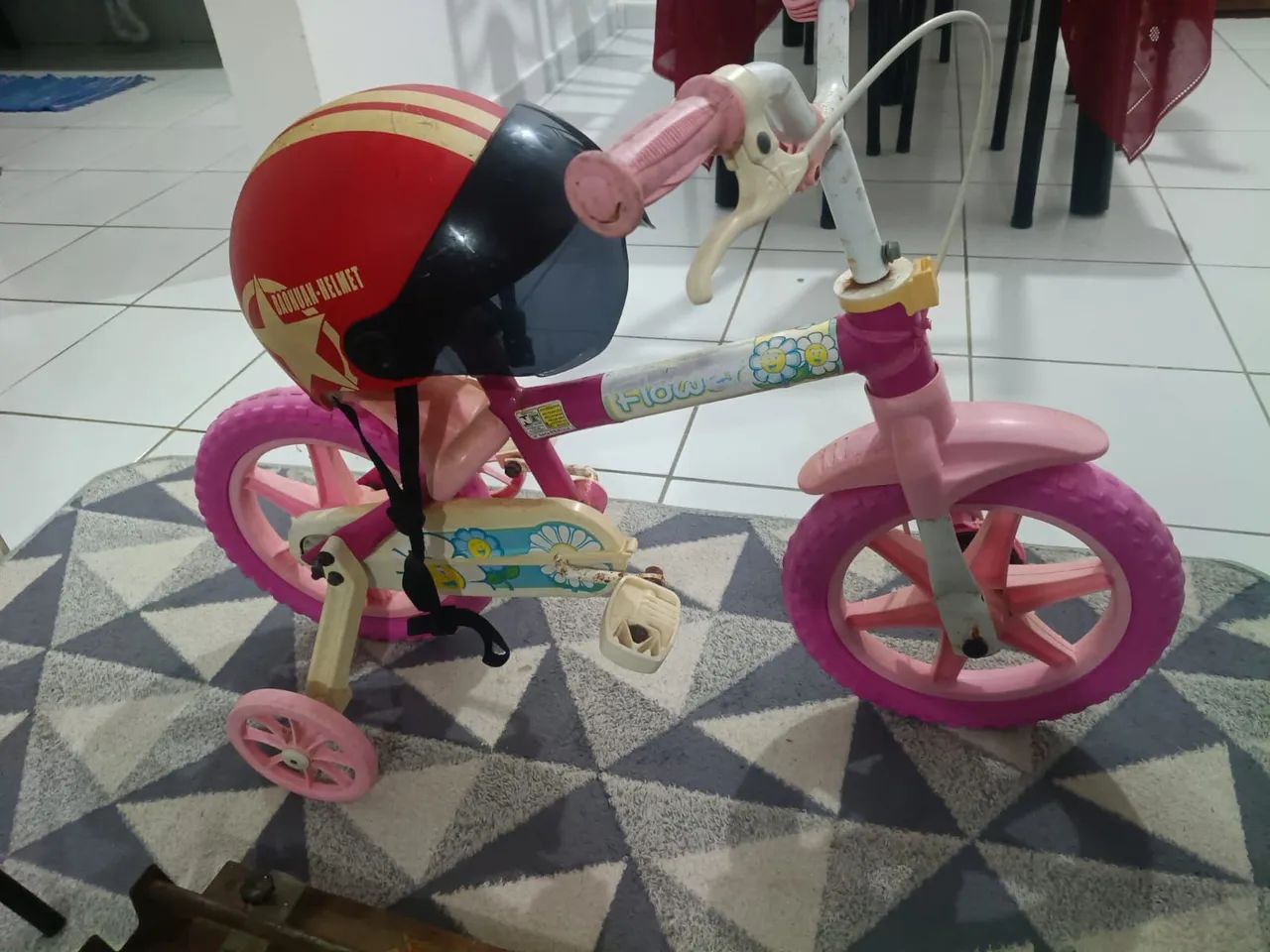 Bicicleta criança e  capacete