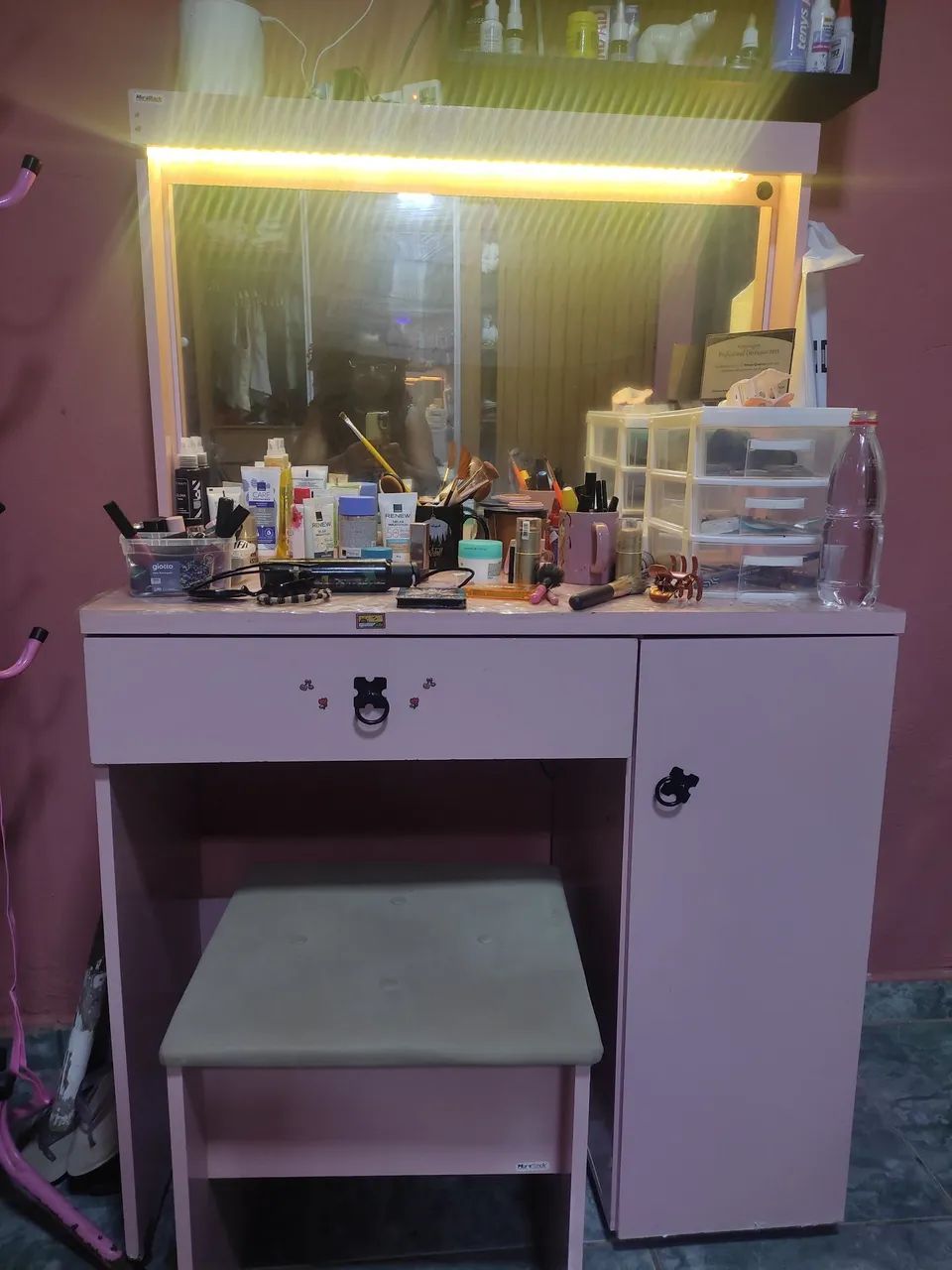 Penteadeira rosa com led