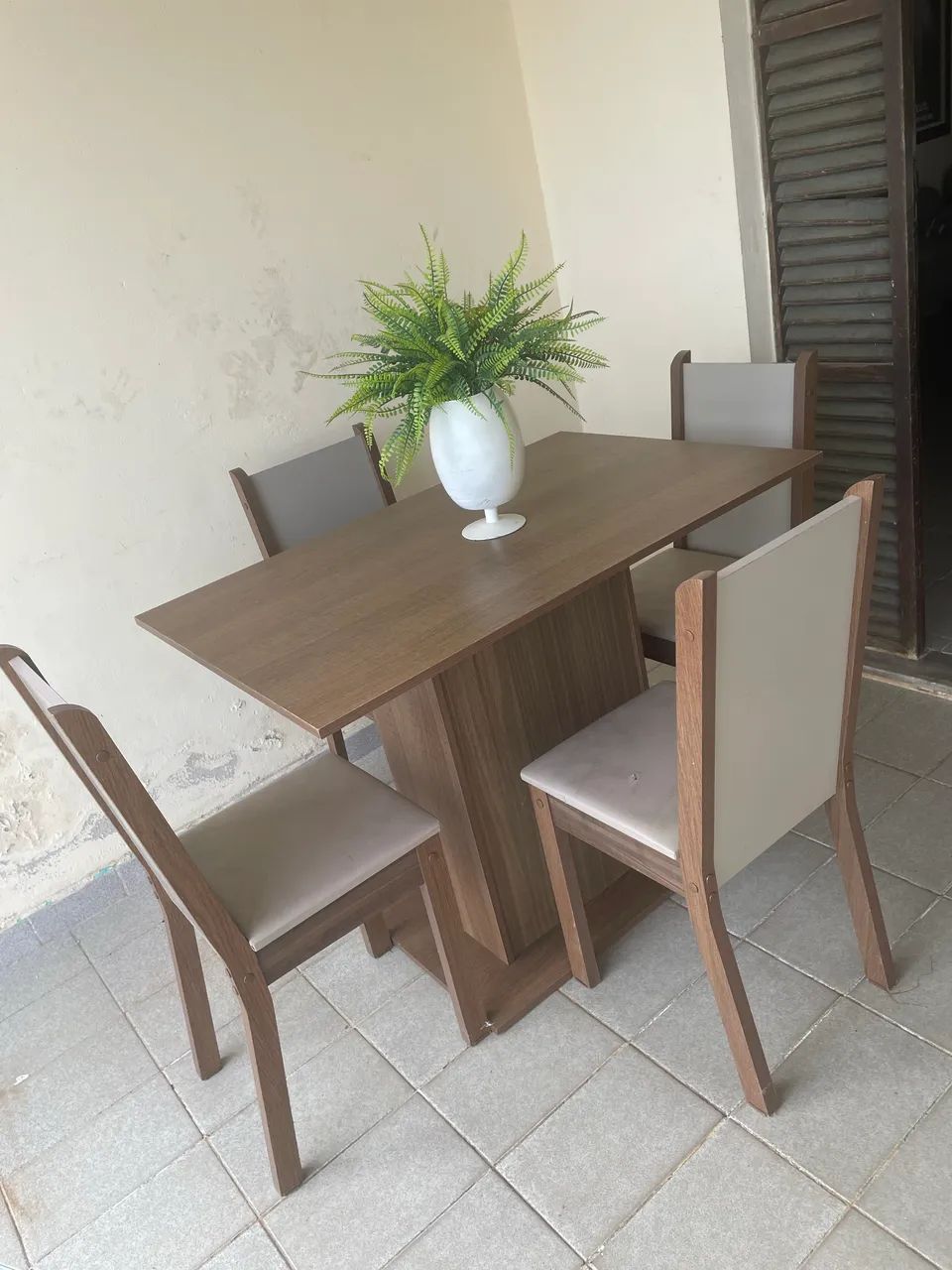 Mesa c cadeiras 