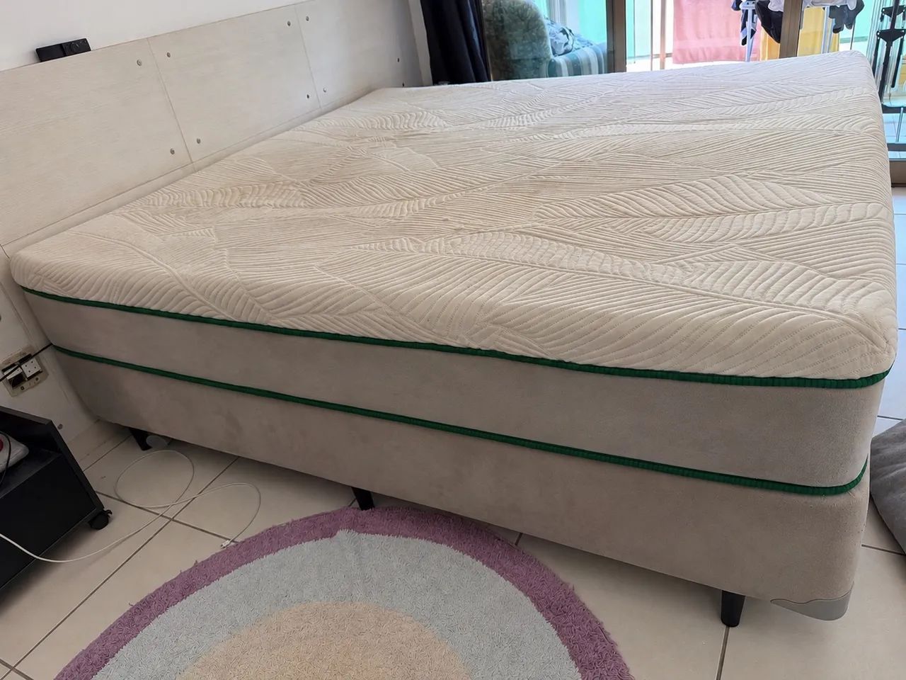 Cama Box King, em ótimo estado