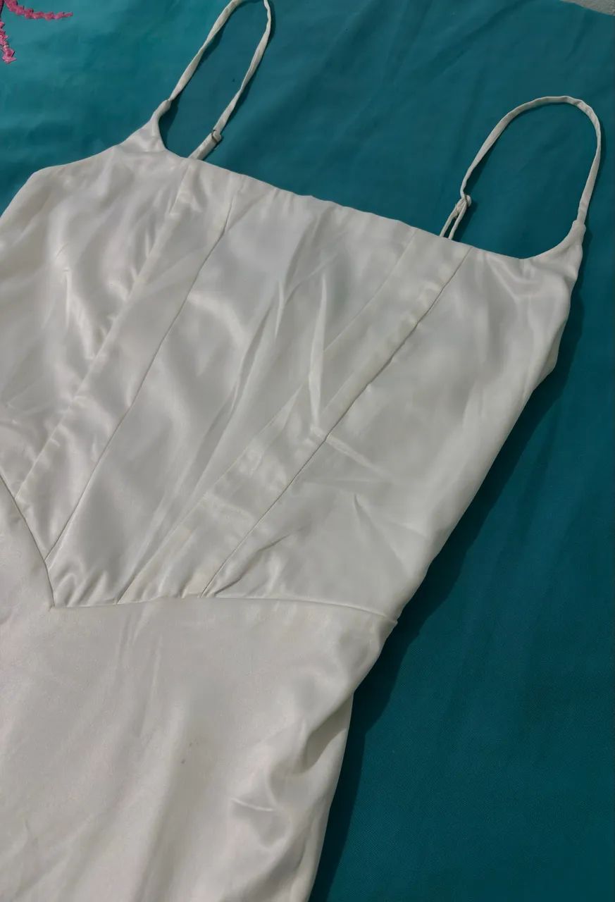 Vestido Off White em Cetim - Shein 