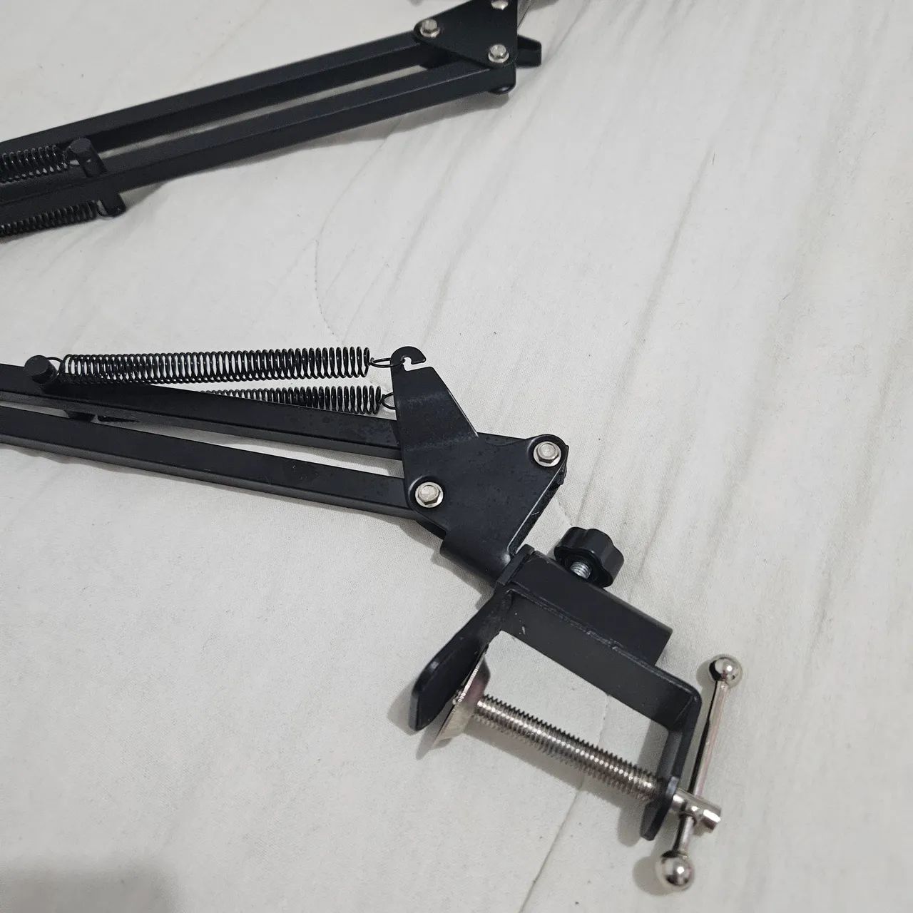 Suporte Celular Tablet Com Braço Articulado Universal Ajustável e Reforçado